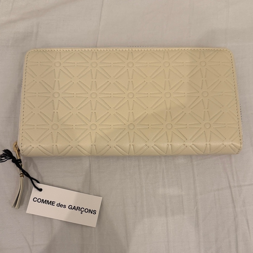 NWT Comme des Garcons Beige Embossed Women's Wallet